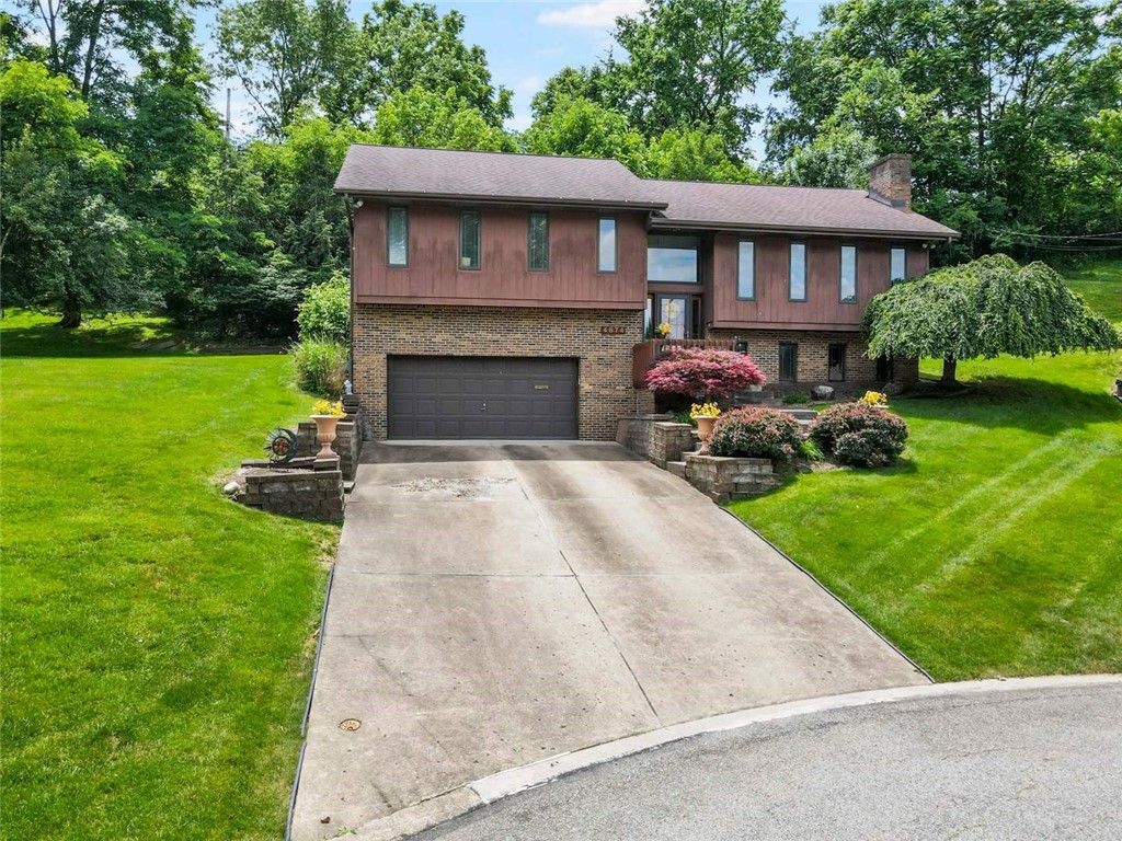 4874 Leona Dr, Whitehall, PA 15227