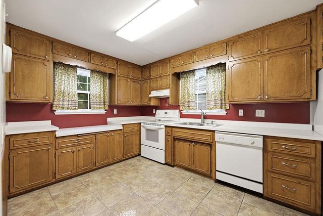 1002 10th Street S, Moorhead, MN 56560