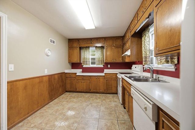 1002 10th Street S, Moorhead, MN 56560