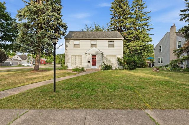 1002 10th Street S, Moorhead, MN 56560