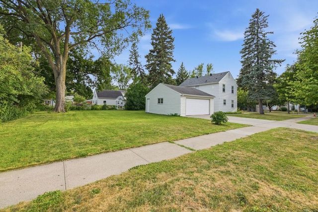 1002 10th Street S, Moorhead, MN 56560