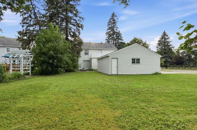 1002 10th Street S, Moorhead, MN 56560