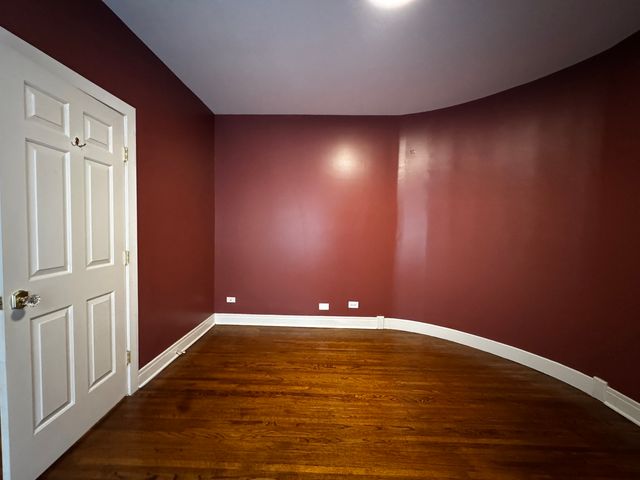 7031 N Sheridan Road 2E, Chicago, IL 60626