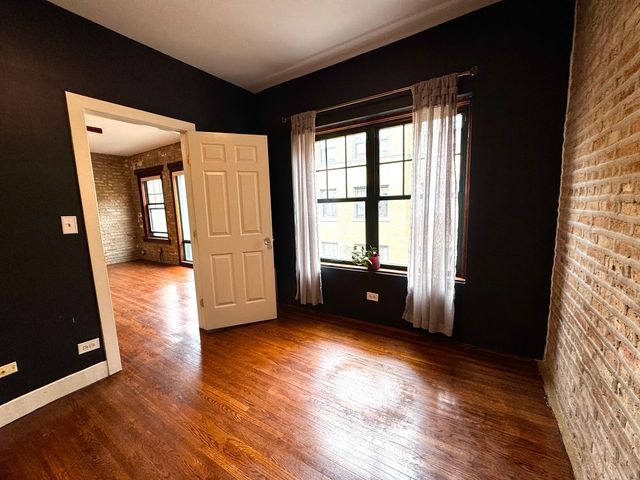 7031 N Sheridan Road 2E, Chicago, IL 60626