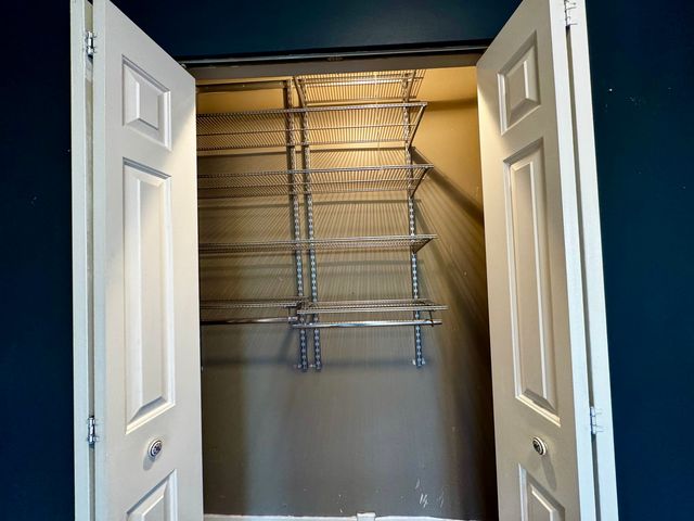 7031 N Sheridan Road 2E, Chicago, IL 60626