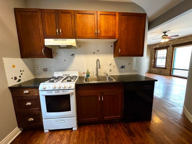 7031 N Sheridan Road 2E, Chicago, IL 60626