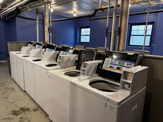 7031 N Sheridan Road 2E, Chicago, IL 60626