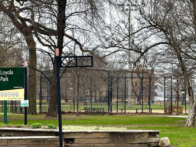 7031 N Sheridan Road 2E, Chicago, IL 60626