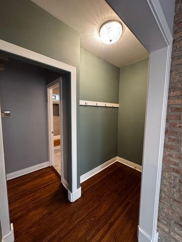 7031 N Sheridan Road 2E, Chicago, IL 60626