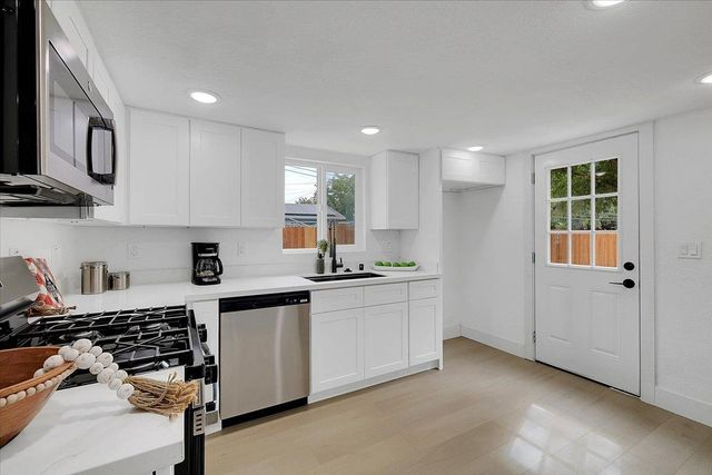 5620 Arboga Rd, Olivehurst, CA 95961