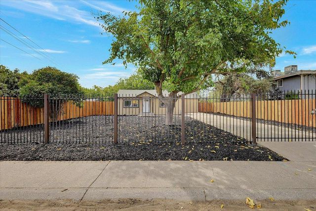 5620 Arboga Rd, Olivehurst, CA 95961