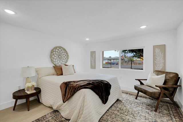 5620 Arboga Rd, Olivehurst, CA 95961