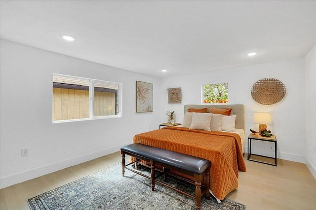 5620 Arboga Rd, Olivehurst, CA 95961