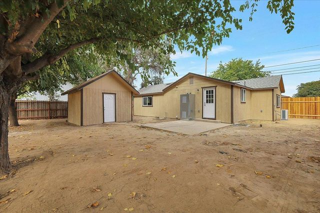 5620 Arboga Rd, Olivehurst, CA 95961