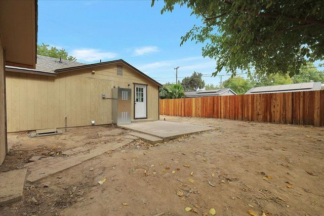 5620 Arboga Rd, Olivehurst, CA 95961