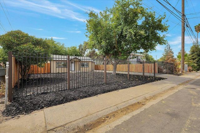 5620 Arboga Rd, Olivehurst, CA 95961