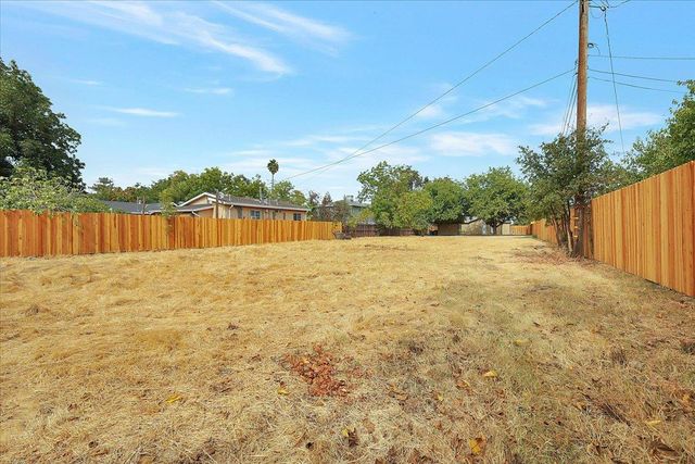 5620 Arboga Rd, Olivehurst, CA 95961