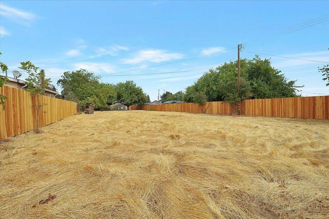 5620 Arboga Rd, Olivehurst, CA 95961