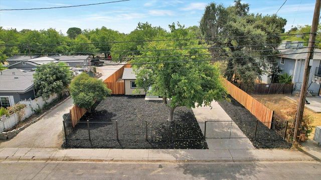 5620 Arboga Rd, Olivehurst, CA 95961