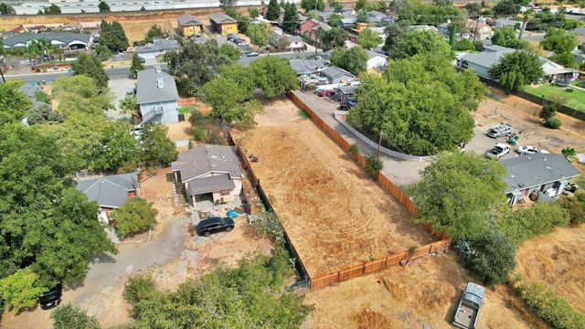 5620 Arboga Rd, Olivehurst, CA 95961