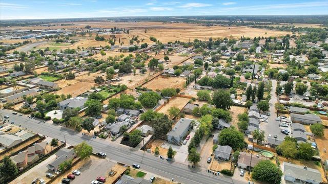 5620 Arboga Rd, Olivehurst, CA 95961