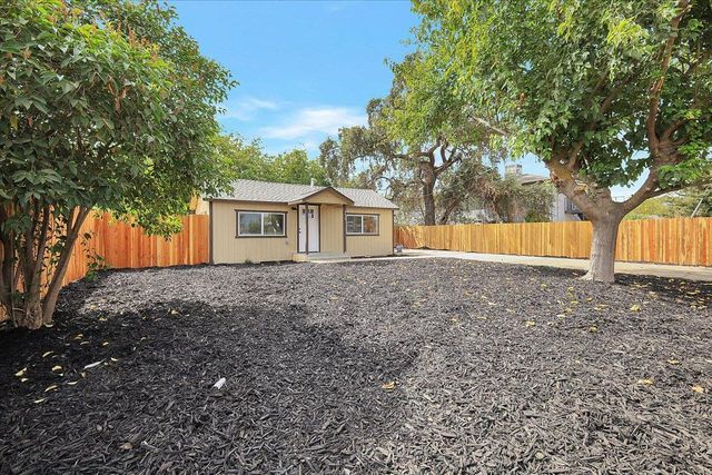 5620 Arboga Rd, Olivehurst, CA 95961