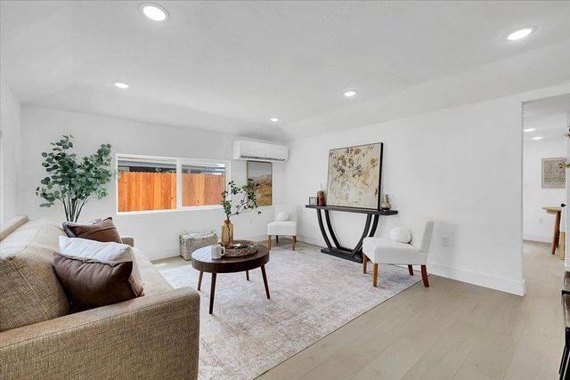 5620 Arboga Rd, Olivehurst, CA 95961