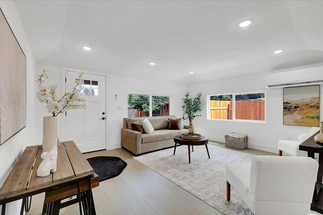 5620 Arboga Rd, Olivehurst, CA 95961