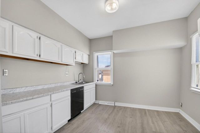 901 Grove AVENUE, Racine, WI 53405