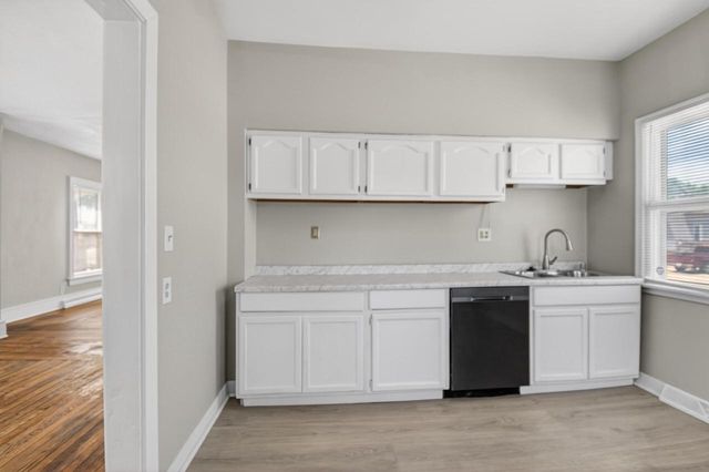 901 Grove AVENUE, Racine, WI 53405