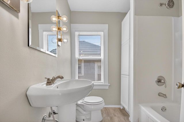 901 Grove AVENUE, Racine, WI 53405