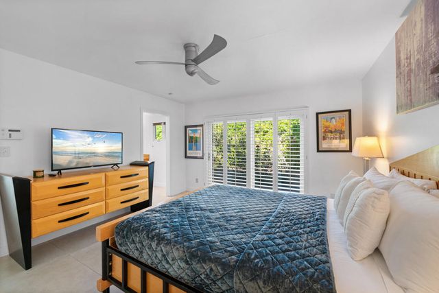 1381 S Calle Marcus, Palm Springs, CA 92264