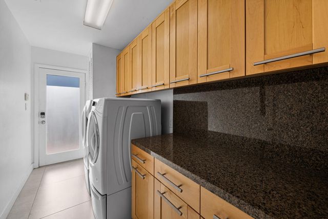 1381 S Calle Marcus, Palm Springs, CA 92264