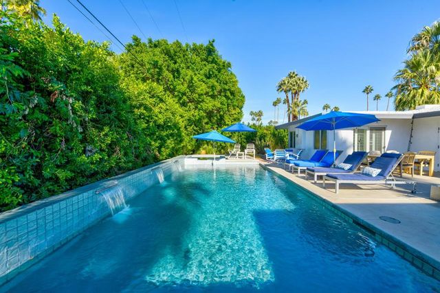 1381 S Calle Marcus, Palm Springs, CA 92264