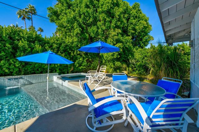 1381 S Calle Marcus, Palm Springs, CA 92264