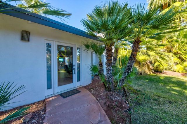 1381 S Calle Marcus, Palm Springs, CA 92264