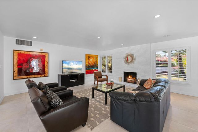 1381 S Calle Marcus, Palm Springs, CA 92264