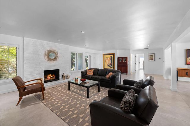 1381 S Calle Marcus, Palm Springs, CA 92264