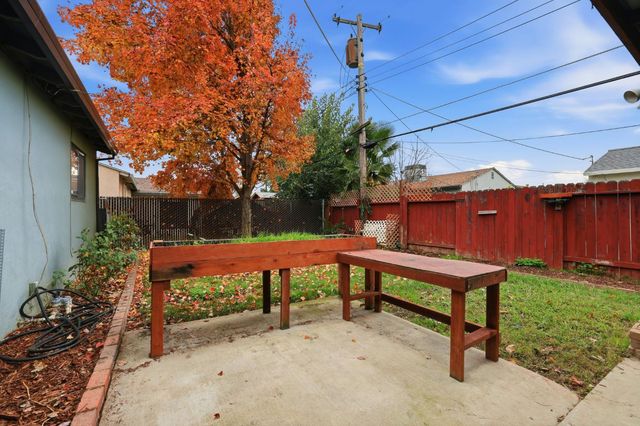 6626 Dawson Way, Sacramento, CA 95823