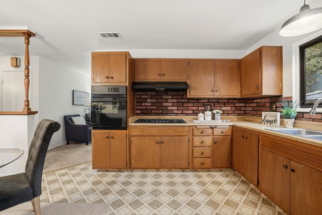 6626 Dawson Way, Sacramento, CA 95823