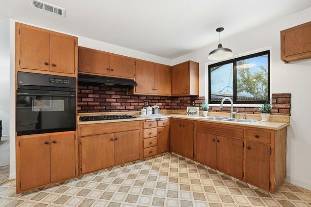 6626 Dawson Way, Sacramento, CA 95823