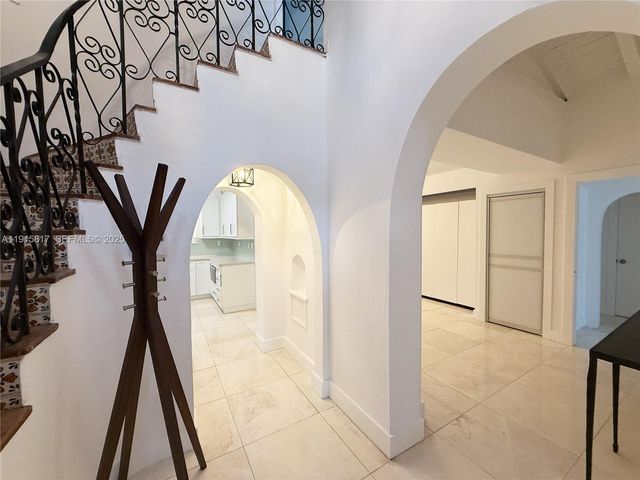 5835 La Gorce Dr, Miami Beach, FL 33140