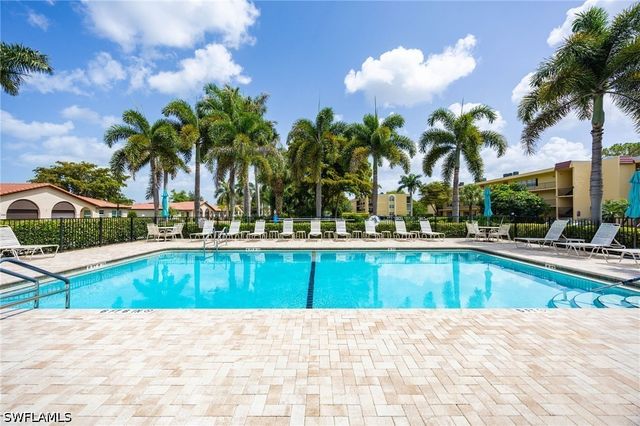 1034 Forest Lakes DR 10C, Naples, FL 34105