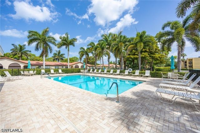 1034 Forest Lakes DR 10C, Naples, FL 34105