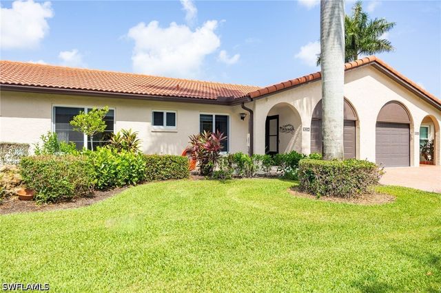 1034 Forest Lakes DR 10C, Naples, FL 34105