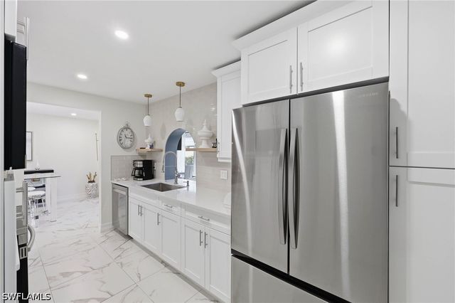 1034 Forest Lakes DR 10C, Naples, FL 34105