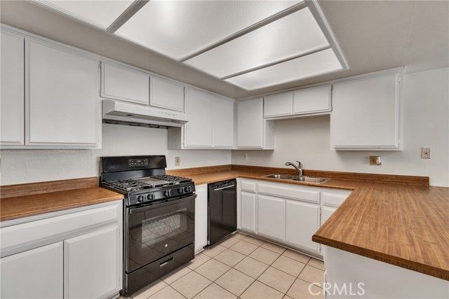 1305 W Latham Avenue 1305, Hemet, CA 92543