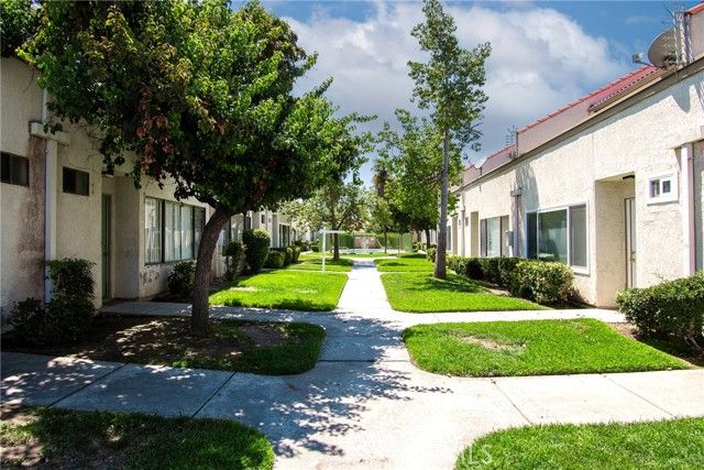 1305 W Latham Avenue 1305, Hemet, CA 92543