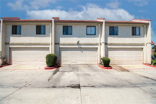 1305 W Latham Avenue 1305, Hemet, CA 92543