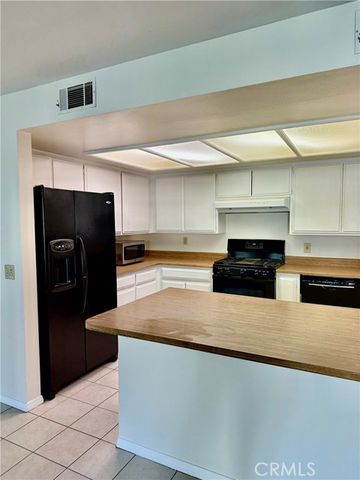 1305 W Latham Avenue 1305, Hemet, CA 92543